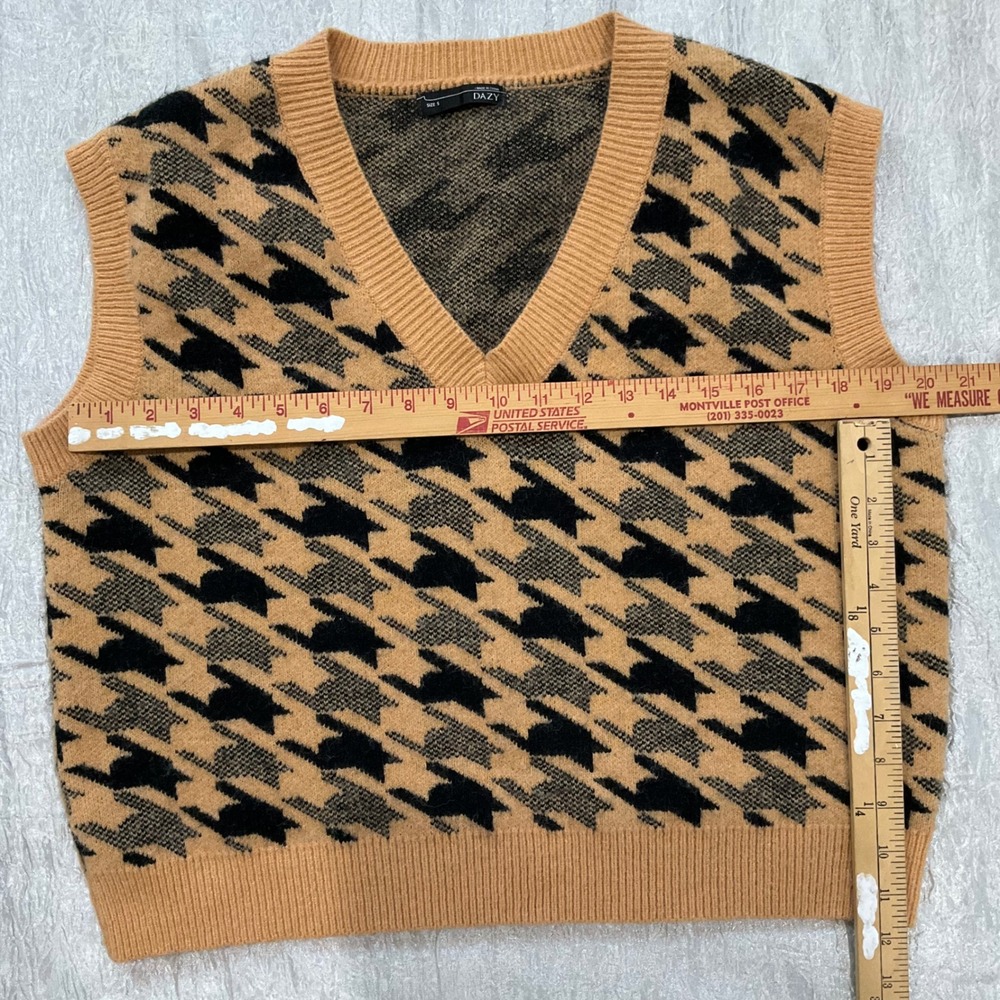 Dazy Tan Black Houndstooth V-Neck Knit Sweater Vest Size S Preppy Layering Top - Picture 6 of 8